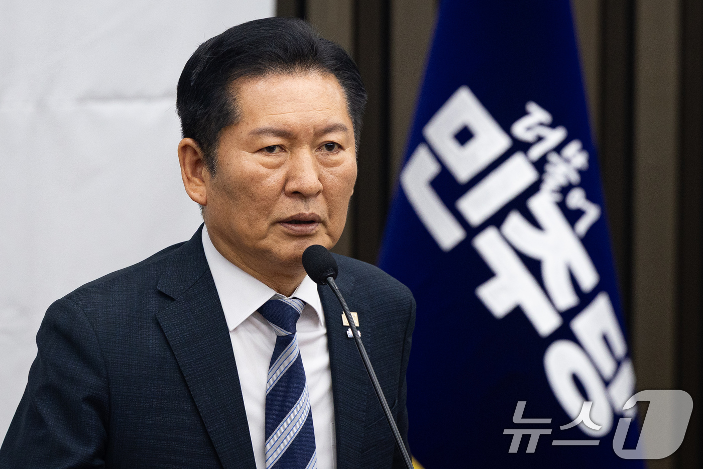 (서울=뉴스1) 유승관 기자 = 정청래 더불어민주당 대표가 17일 서울 여의도 국회에서 열린 의원총회에서 모두 발언을 하고 있다. 2026.3.17/뉴스1