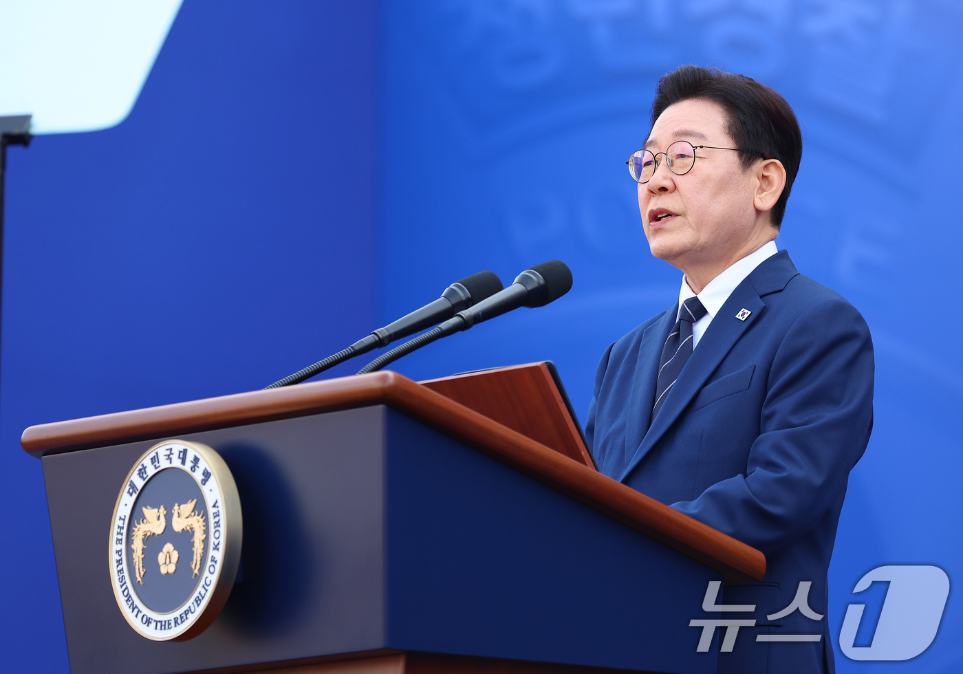 (아산=뉴스1) 이재명 기자 = 이재명 대통령이 17일 충남 아산시 경찰대학에서 열린 신임 경찰 경위·경감 임용식에서 축사를 하고 있다. (청와대통신사진기자단) 2026.3.17/ …