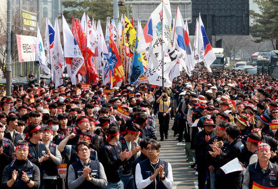 양대노총, 행진을 향한 기수들 입장