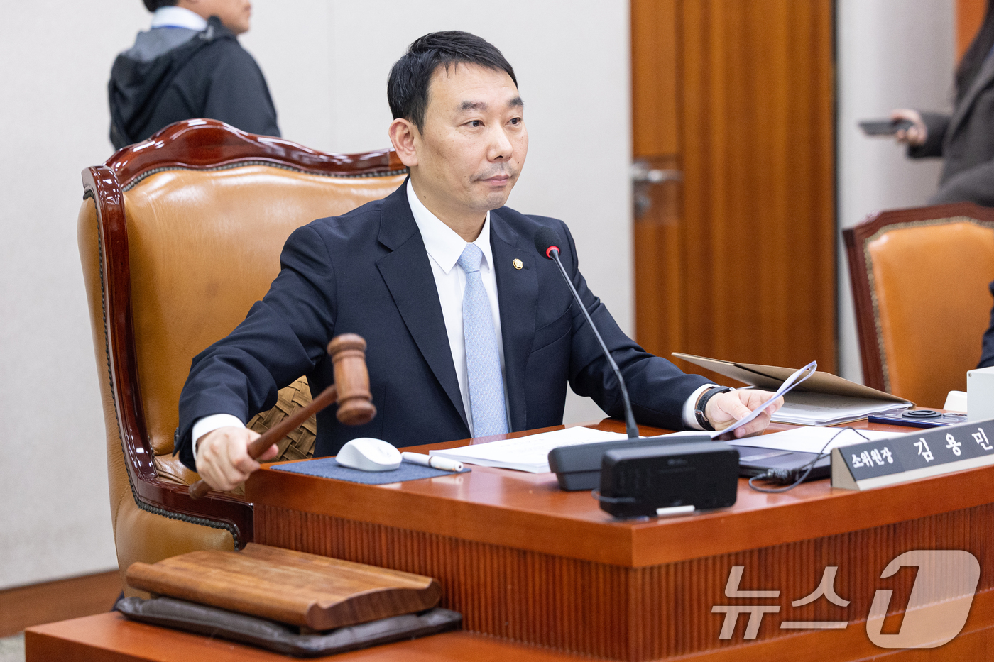 (서울=뉴스1) 이승배 기자 = 17일 서울 여의도 국회에서 열린 제433회국회(임시회) 법제사법위원회 제2차 법안심사제1소위원회에서 깅용민 소위원장이 의사진행을 하고 있다. 20 …