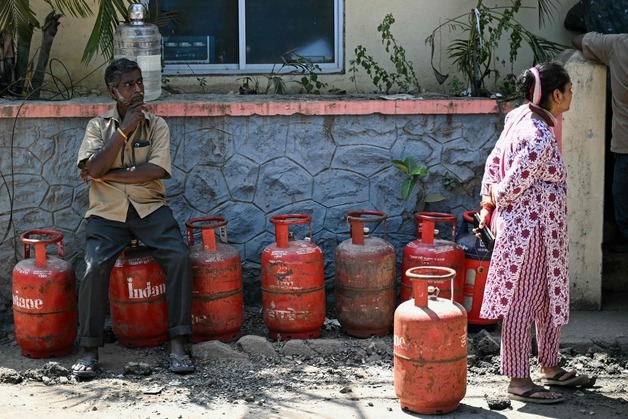 "뚜껑 닫고 조리해라"…남아시아 덮친 이란發 '가스 위기'