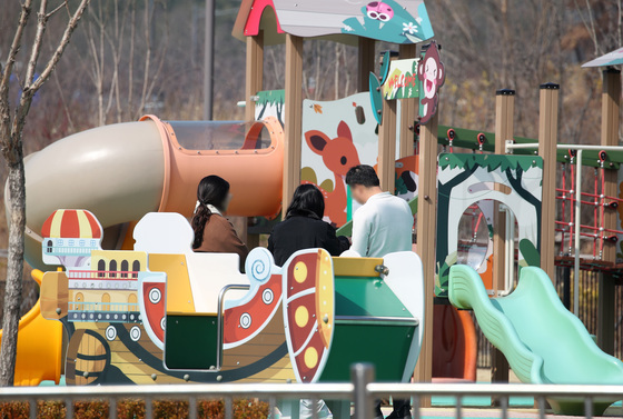 대구 북구, '탄두 추정 물체' 날아든 놀이터 현장 확인
