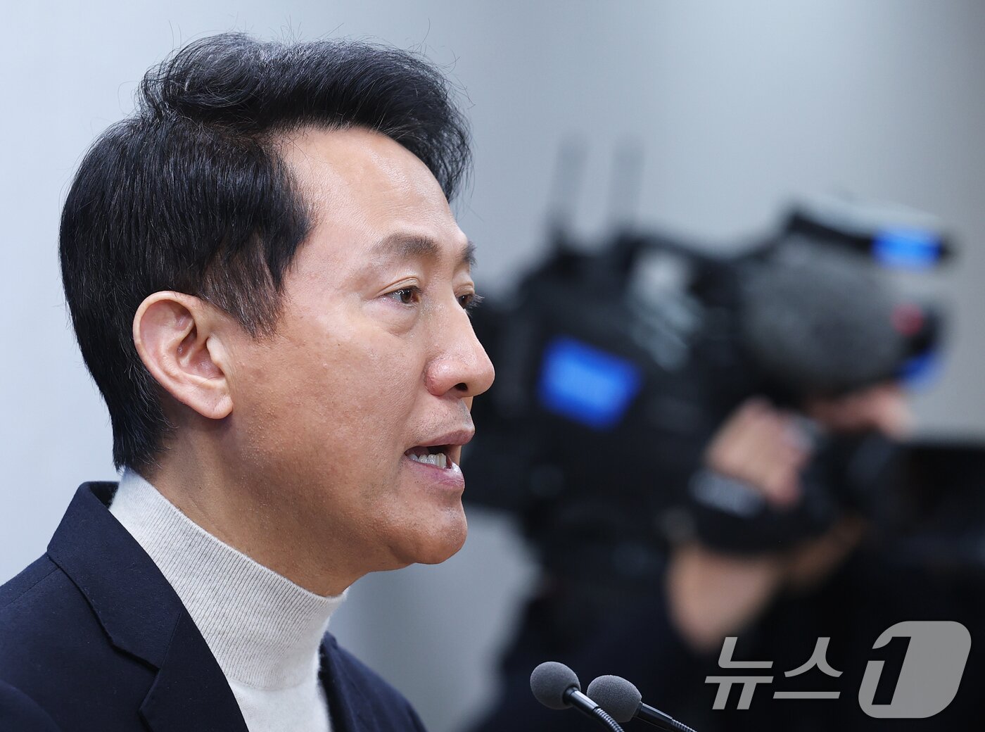 본문 이미지 - 오세훈 서울시장이 6·3지방선거 국민의힘 서울시장 후보자 추가 공천 접수 마감일인 17일 오후 서울시청 브리핑룸에서 공천 신청과 관련한 입장을 밝히고 있다. 2026.3.17 ⓒ 뉴스1 오대일 기자