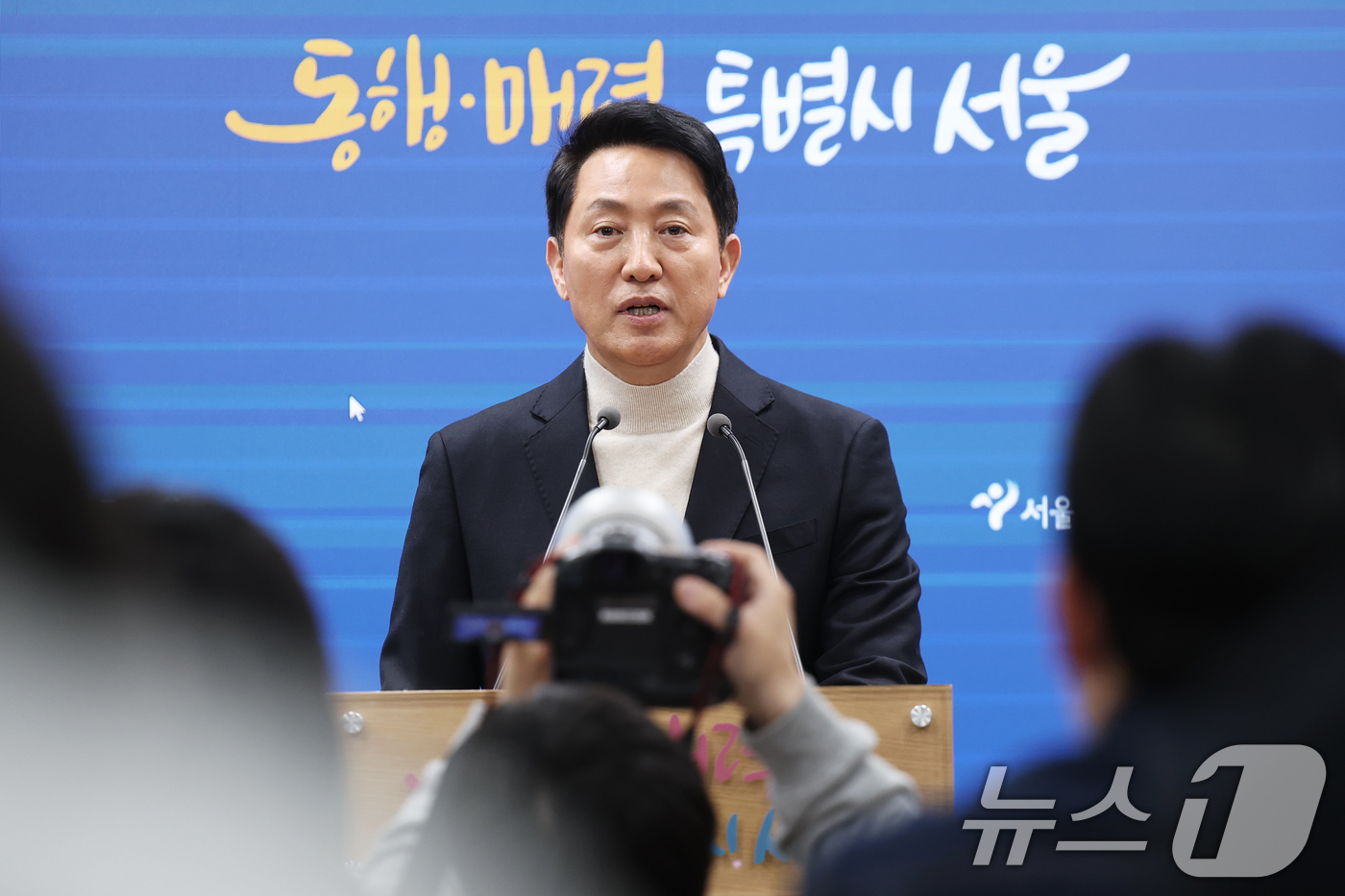 (서울=뉴스1) 오대일 기자 = 오세훈 서울시장이 6·3지방선거 국민의힘 서울시장 후보자 추가 공천 접수 마감일인 17일 오후 서울시청 브리핑룸에서 공천 신청과 관련한 입장을 밝히 …