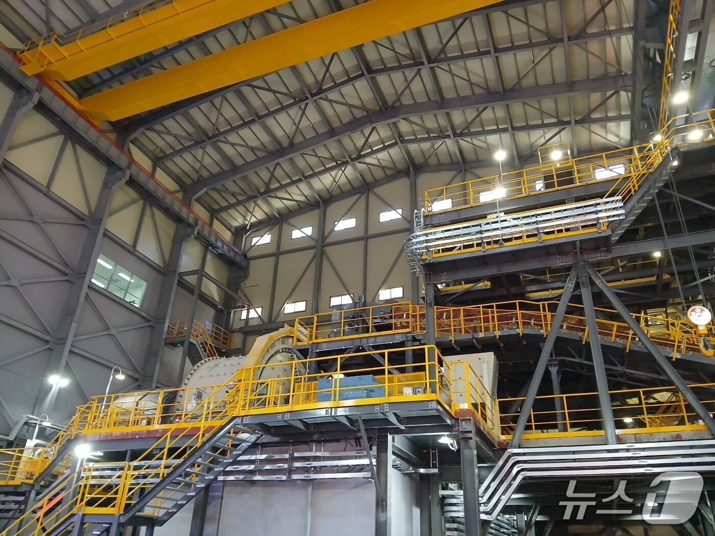 본문 이미지 - 강원 영월기업 알몬티대한중석이 17일 영월군 상동읍 상동광산에서 자사 텅스텐 선광장의 준공식을 연 가운데, 이날 선광장내 주요 시설의 모습. 2026.3.17/뉴스1 신관호 기자