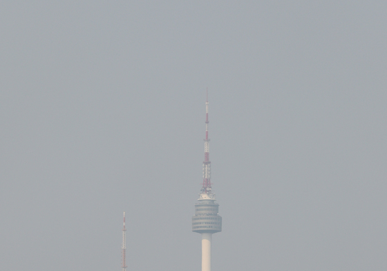 미세먼지로 뿌옇게 보이는 하늘