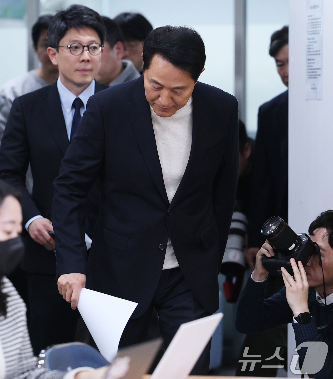 (서울=뉴스1) 오대일 기자 = 오세훈 서울시장이 6·3지방선거 국민의힘 서울시장 후보자 추가 공천 접수 마감일인 17일 오후 서울시청 브리핑룸에서 공천 관련 입장을 밝히기 위해 …