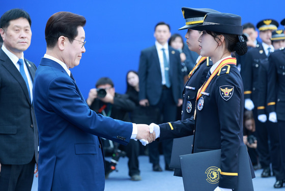 신임 경찰관 153명 첫발…李 대통령 합동임용식 참석해 격려