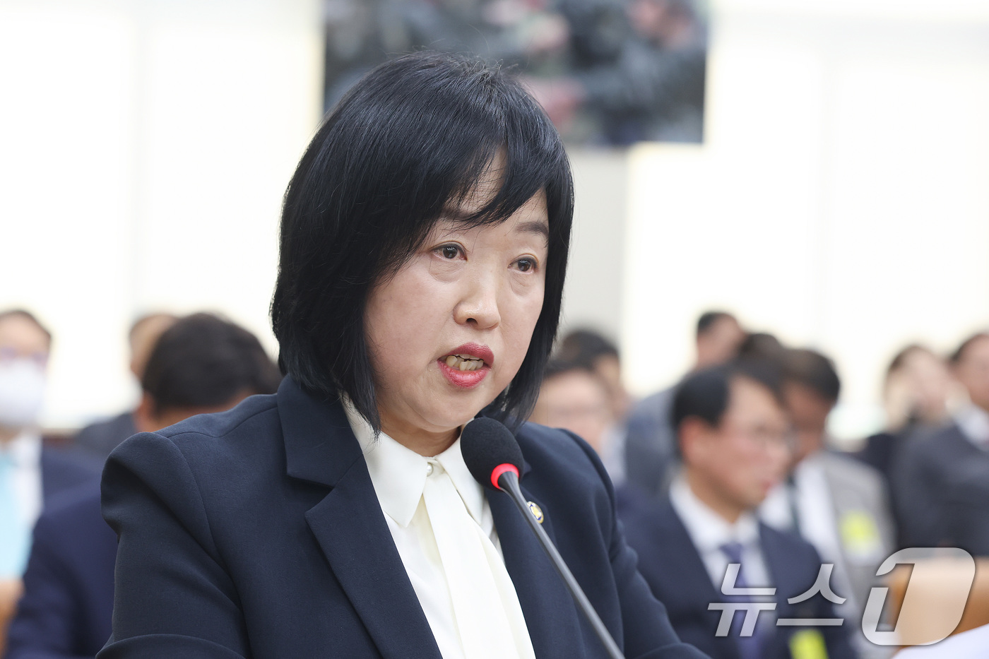 (서울=뉴스1) 신웅수 기자 = 홍소영 병무청장이 17일 서울 여의도 국회에서 국방위원회 전체회의에서 업무보고를 하고 있다. 2026.3.17/뉴스1