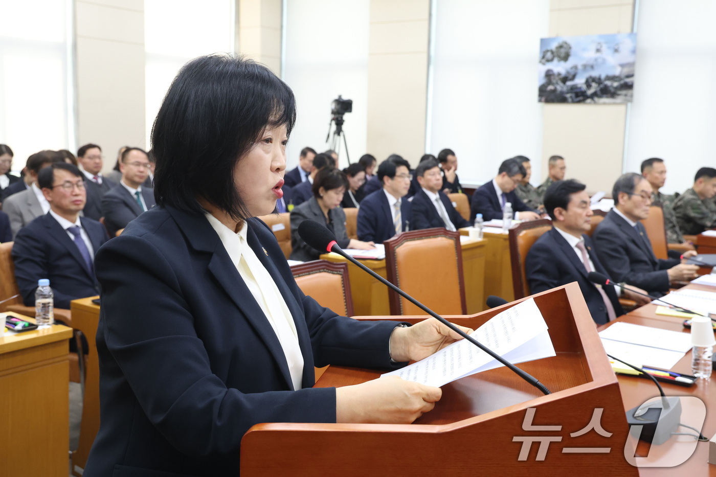 (서울=뉴스1) 신웅수 기자 = 홍소영 병무청장이 17일 서울 여의도 국회에서 국방위원회 전체회의에서 업무보고를 하고 있다. 2026.3.17/뉴스1