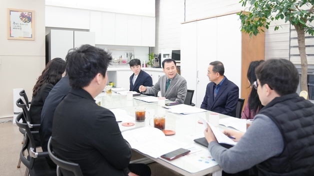 김지철 충남교육감, 민원 담당 공무원과 소통…"전문성·마음건강 중요"