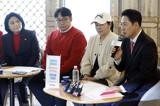 간담회 인사말 하는 장동혁 대표