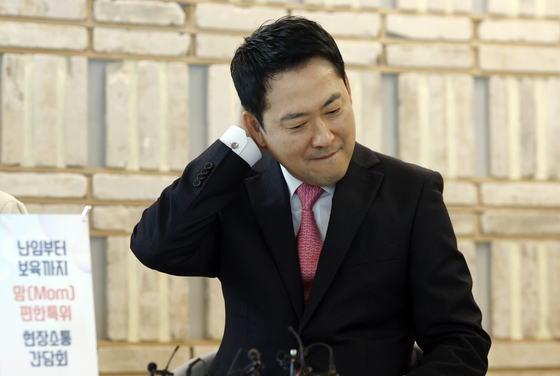 생각에 잠긴 장동혁 대표