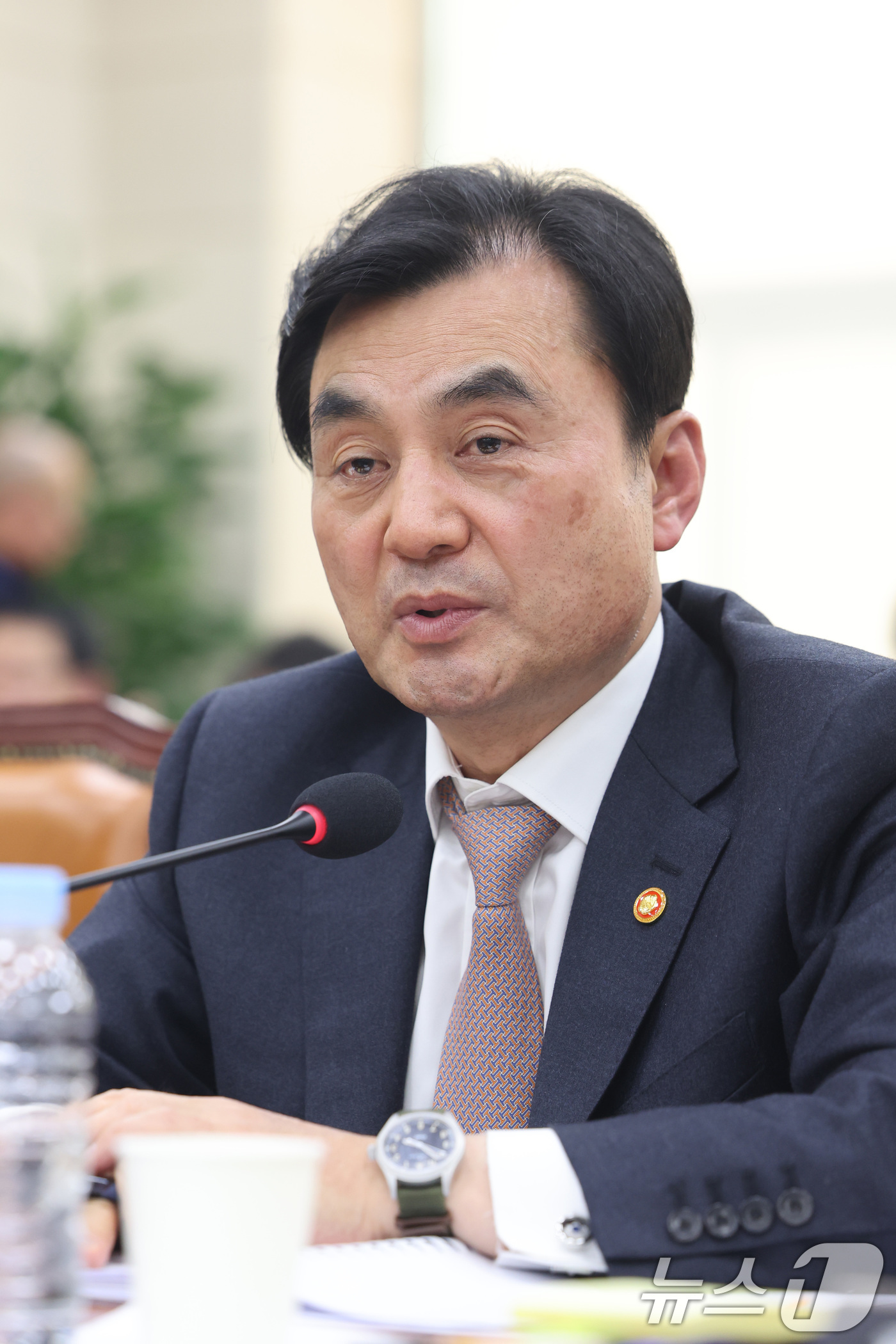 (서울=뉴스1) 신웅수 기자 = 안규백 국방부 장관이 17일 서울 여의도 국회에서 국방위원회 전체회의에서 의원 질의에 답변하고 있다. 2026.3.17/뉴스1