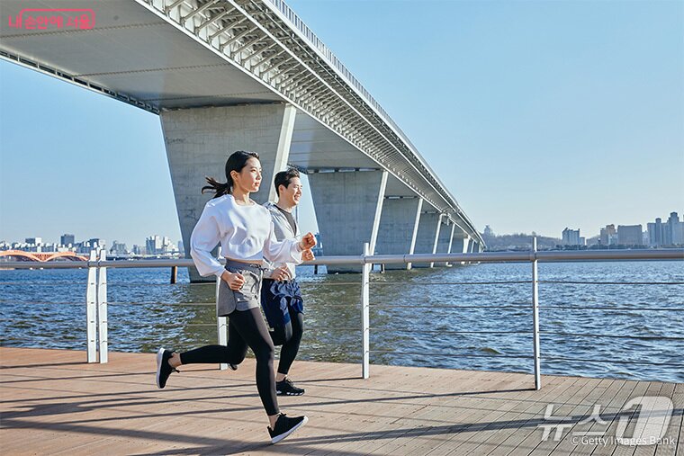 본문 이미지 - 챌린지는 '손목닥터9988 앱'을 활용한 디지털 스탬프 투어 방식으로 진행된다.(서울시 제공)