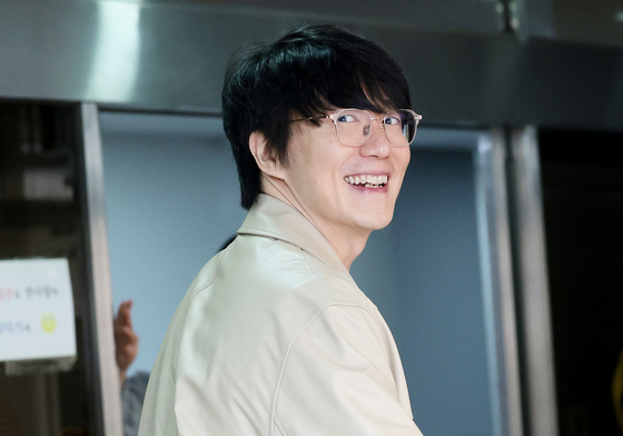 성시경 '월간삼촌'의 부드러운 미소