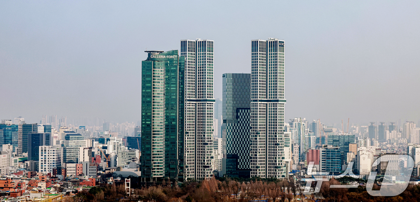 (서울=뉴스1) 이호윤 기자 = 17일 국토교통부가 발표한 1월 1일 기준 공동주택 약 1585만 가구의 공시가격 올해 전국 평균 상승률은 9.16%로 2022년(17.20%) 이 …