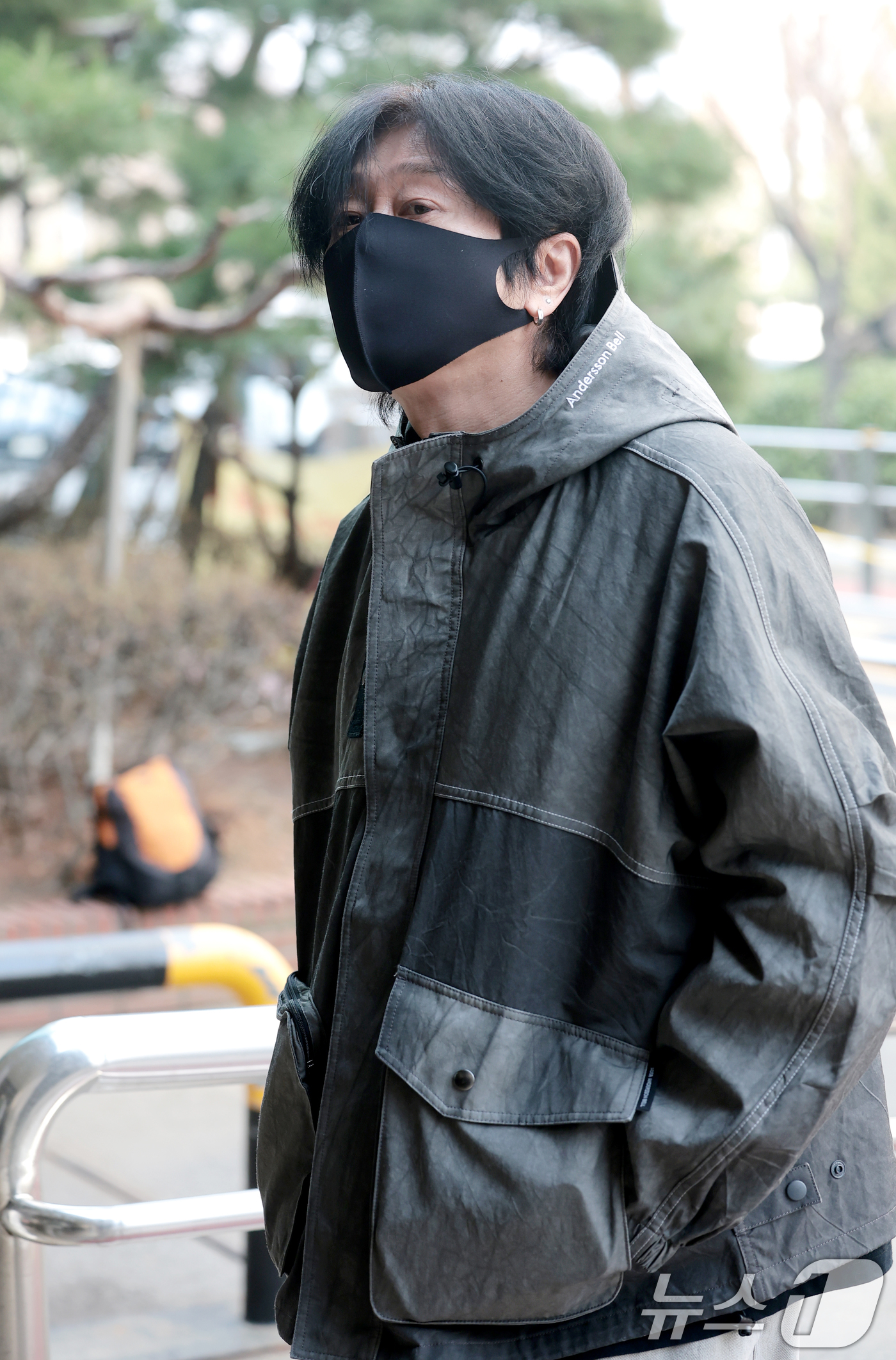 (서울=뉴스1) 권현진 기자 = 가수 윤도현이 17일 서울 영등포구 KBS에서 진행된 KBS 2TV 음악 토크쇼 '더 시즌즈-성시경의 고막남친‘ 녹화에 참석하고 있다. 2026.3 …