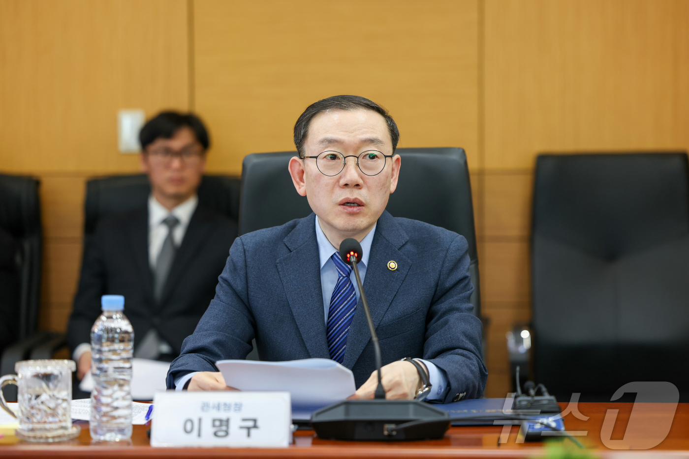 (서울=뉴스1) = 이명구 관세청장이 17일 초국가범죄 자금의 불법적인 국제간 이동에 공동 대응하기 위한 민·관 협력 업무협약(MOU) 체결식에서 모두발언을 하고 있다. (관세청 …
