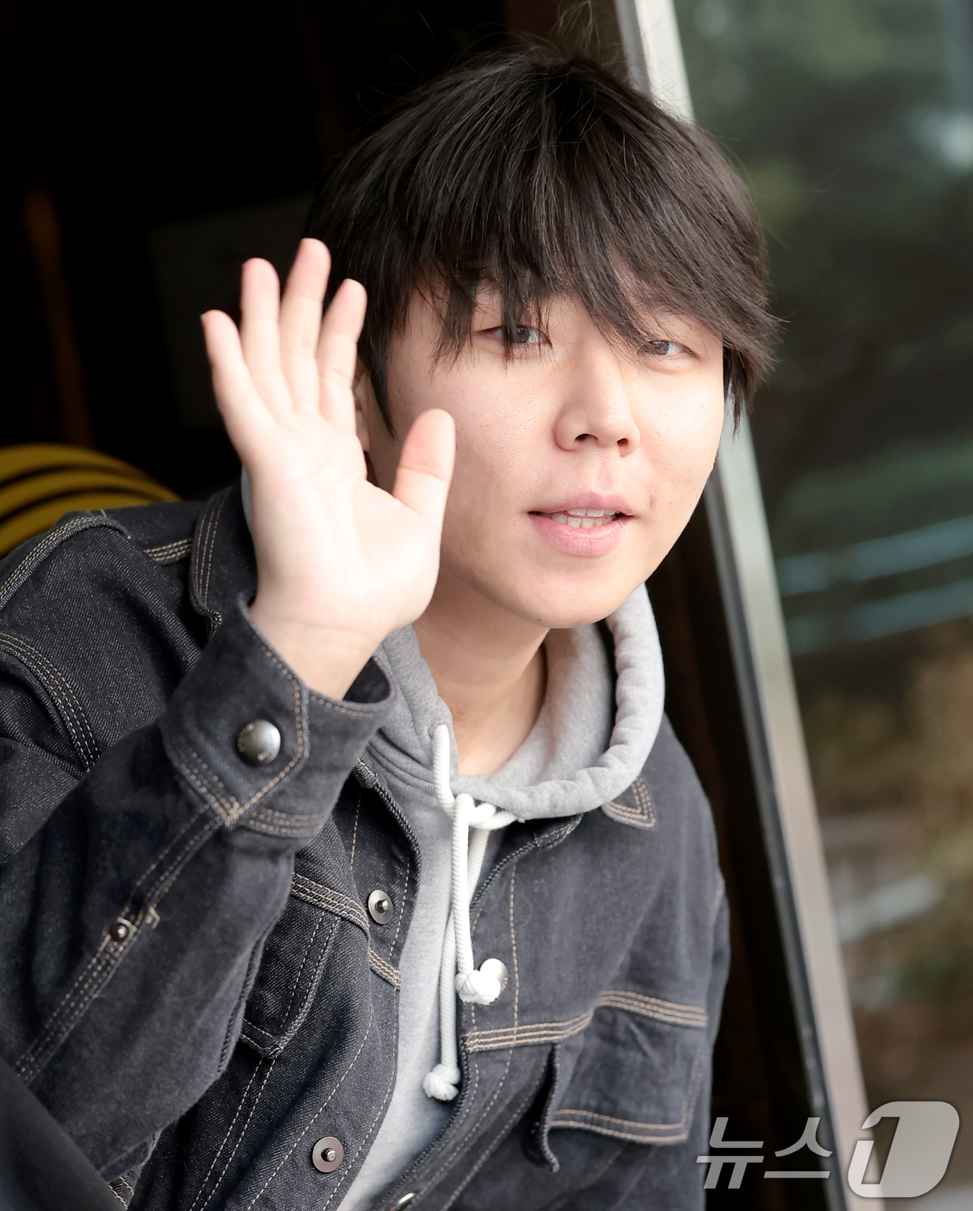 (서울=뉴스1) 권현진 기자 = 가수 정승환이 17일 서울 영등포구 KBS에서 진행된 KBS 2TV 음악 토크쇼 '더 시즌즈-성시경의 고막남친‘ 녹화에 참석하고 있다. 2026.3 …