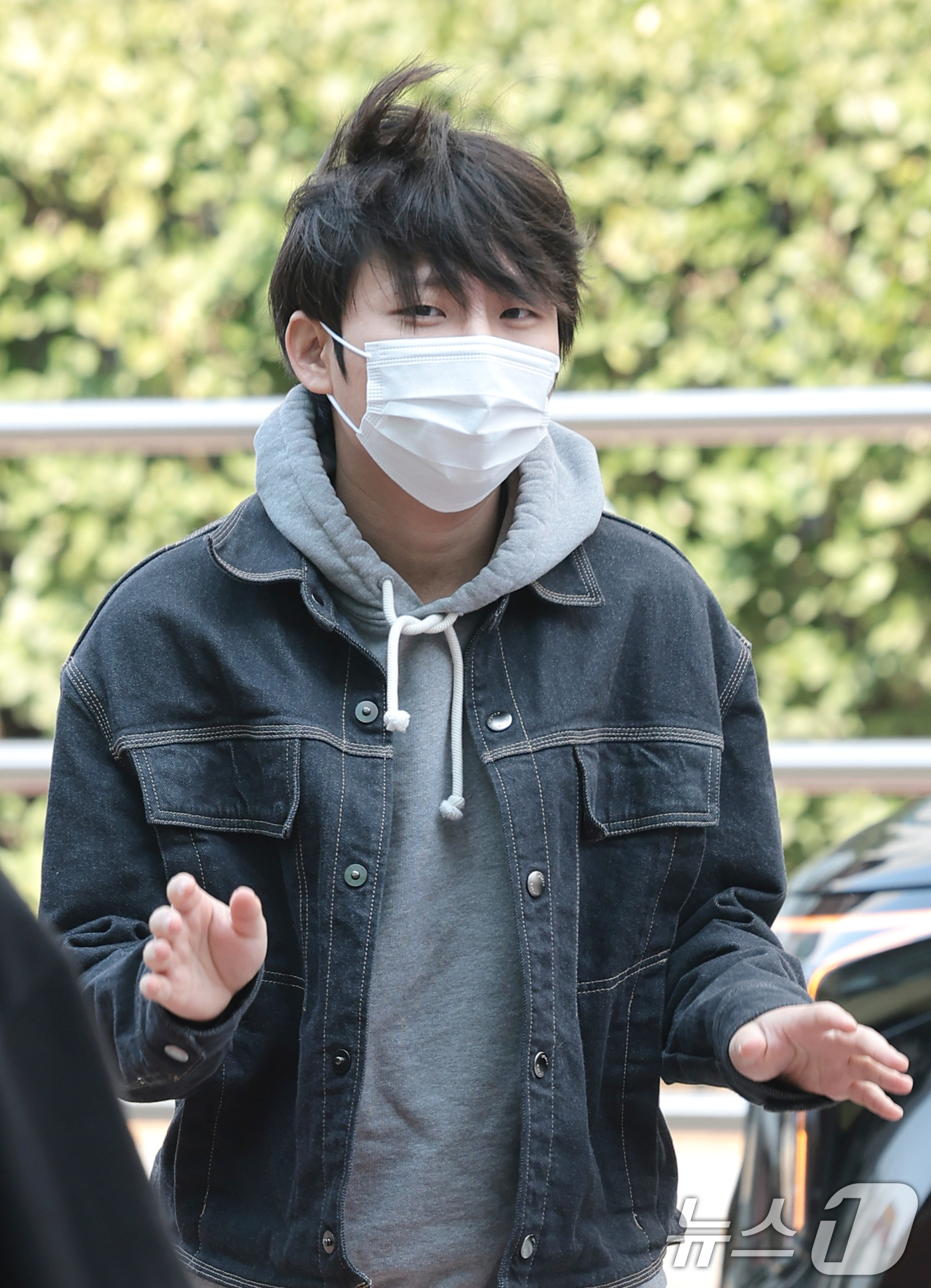 (서울=뉴스1) 권현진 기자 = 가수 정승환이 17일 서울 영등포구 KBS에서 진행된 KBS 2TV 음악 토크쇼 '더 시즌즈-성시경의 고막남친‘ 녹화에 참석하고 있다. 2026.3 …