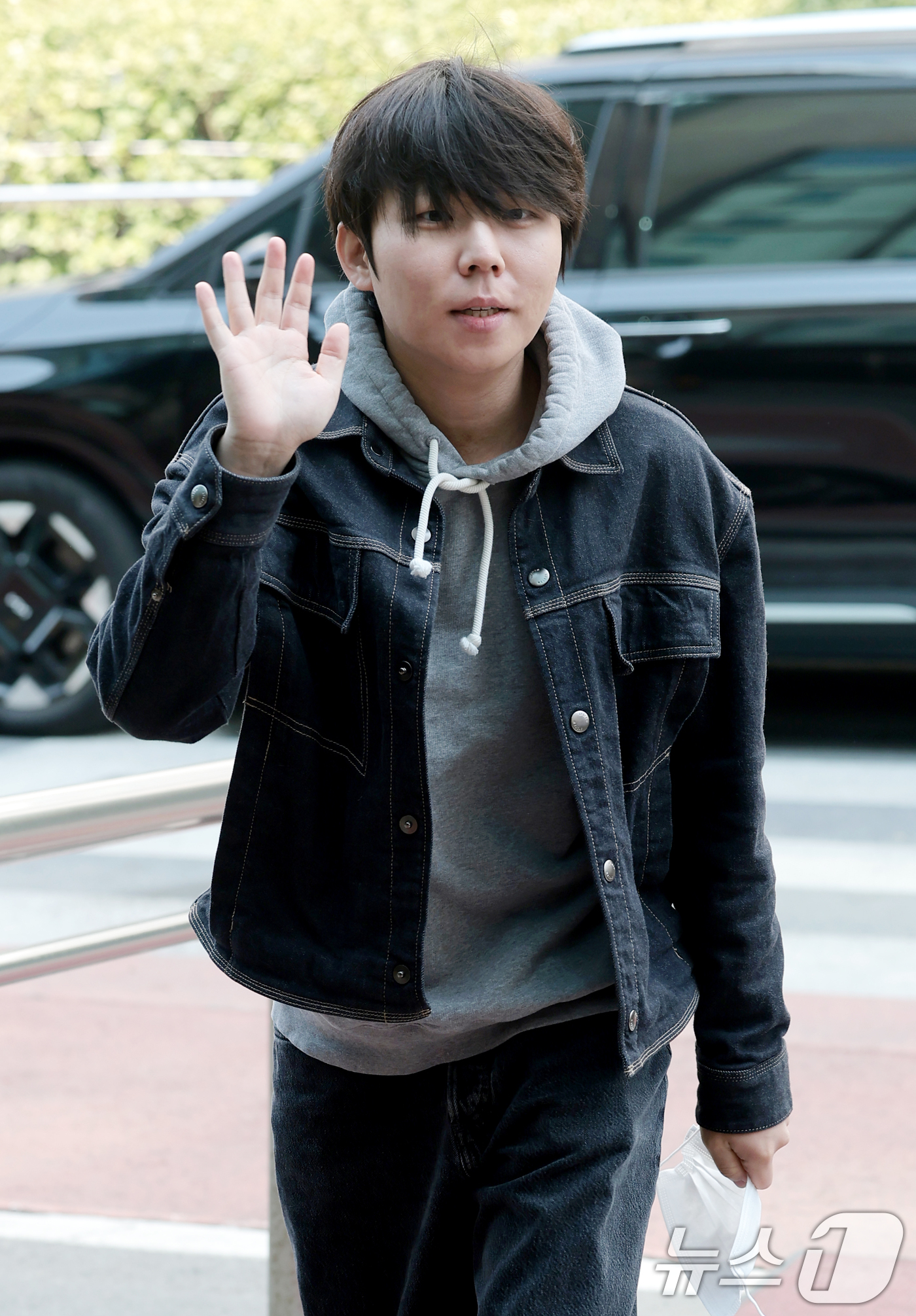 (서울=뉴스1) 권현진 기자 = 가수 정승환이 17일 서울 영등포구 KBS에서 진행된 KBS 2TV 음악 토크쇼 '더 시즌즈-성시경의 고막남친‘ 녹화에 참석하고 있다. 2026.3 …