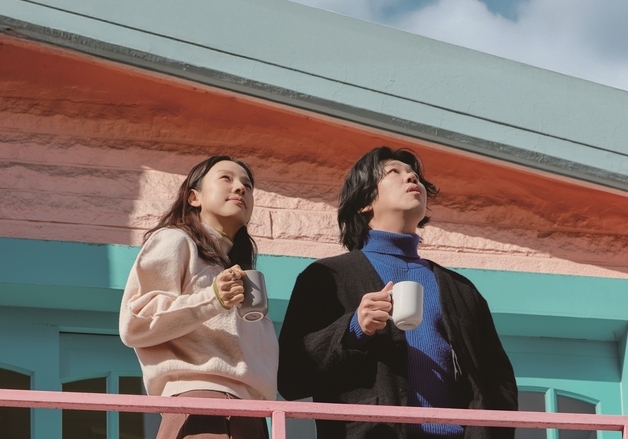 이효리, '몽글상담소' 주제곡 '달라요' 가창…다정한 위로