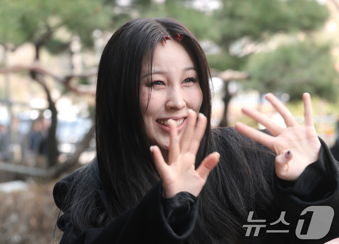 (서울=뉴스1) 권현진 기자 = 가수 권진아가 17일 서울 영등포구 KBS에서 진행된 KBS 2TV 음악 토크쇼 '더 시즌즈-성시경의 고막남친‘ 녹화에 참석하고 있다. 2026.3 …