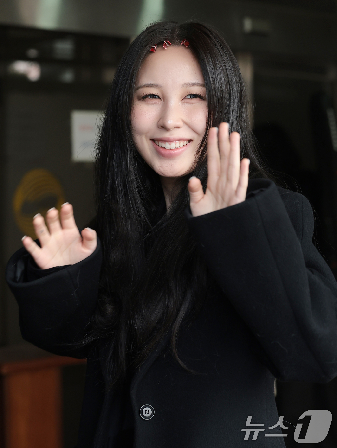 (서울=뉴스1) 권현진 기자 = 가수 권진아가 17일 서울 영등포구 KBS에서 진행된 KBS 2TV 음악 토크쇼 '더 시즌즈-성시경의 고막남친‘ 녹화에 참석하고 있다. 2026.3 …