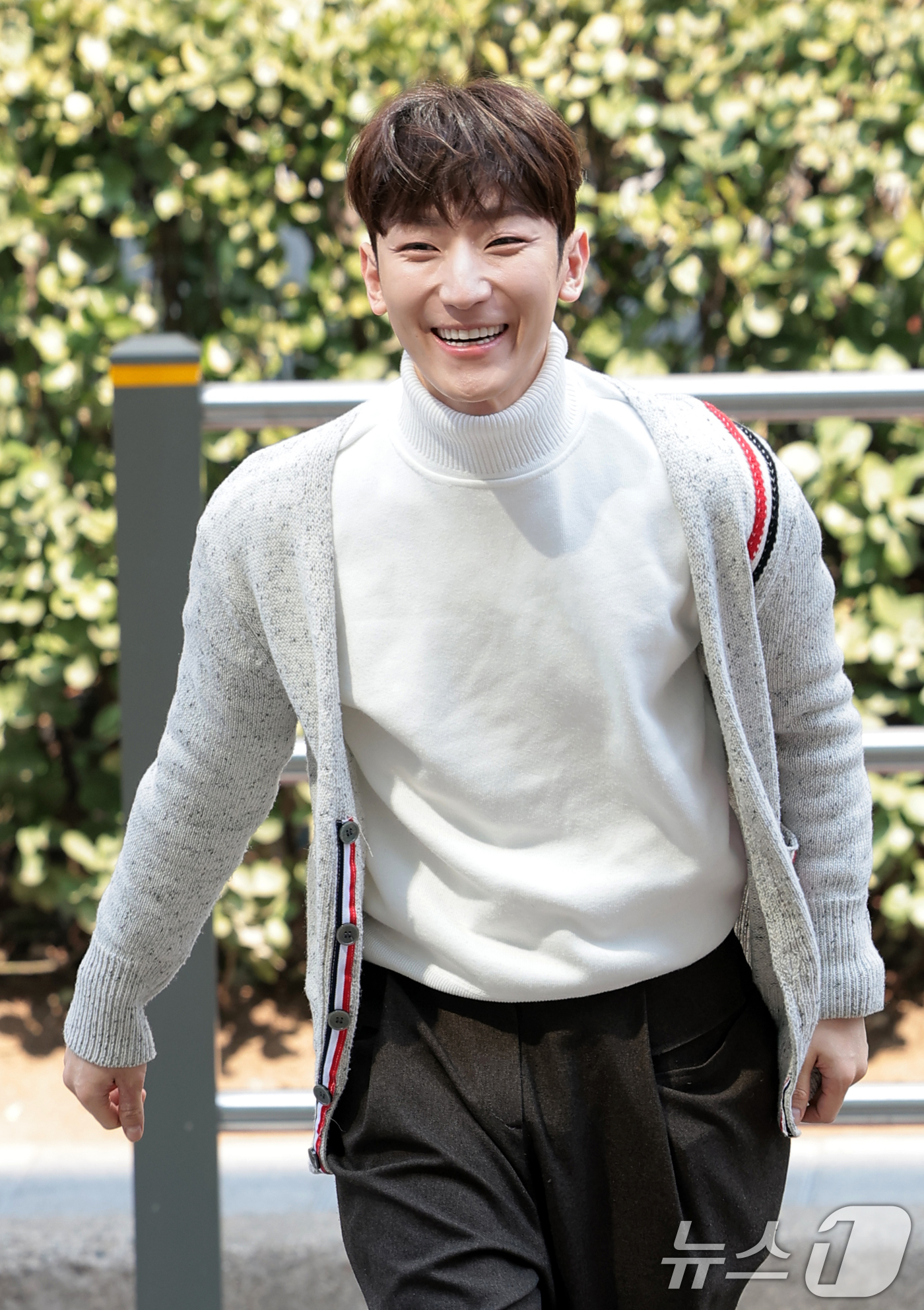 (서울=뉴스1) 권현진 기자 = 멜로망스 정동환이 17일 서울 영등포구 KBS에서 진행된 KBS 2TV 음악 토크쇼 '더 시즌즈-성시경의 고막남친‘ 녹화에 참석하고 있다. 2026 …