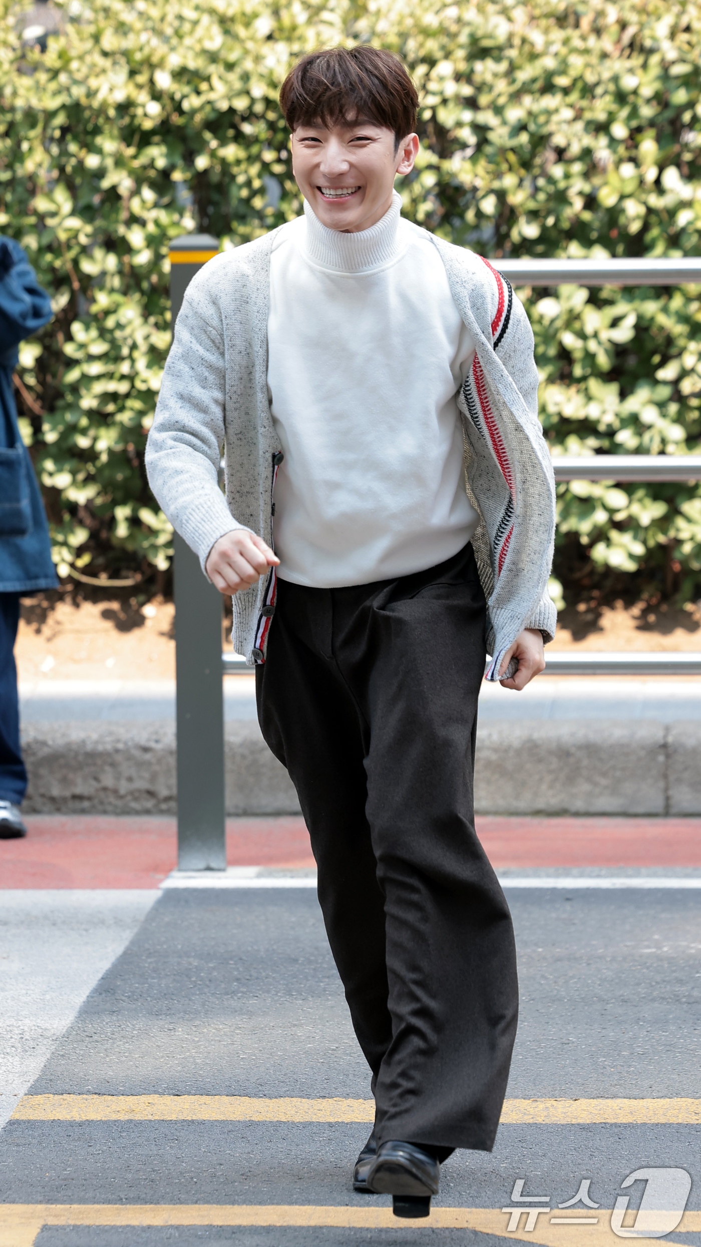 (서울=뉴스1) 권현진 기자 = 멜로망스 정동환이 17일 서울 영등포구 KBS에서 진행된 KBS 2TV 음악 토크쇼 '더 시즌즈-성시경의 고막남친‘ 녹화에 참석하고 있다. 2026 …