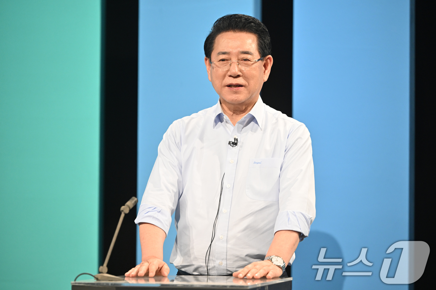 (광주=뉴스1) 김태성 기자 = 더불어민주당 전남광주통합특별시장 경선 후보인 김영록 전남도지사가 17일 오후 광주 남구 광주MBC 스튜디오에서 열린 민주당 전남광주특별시장 A조 경 …