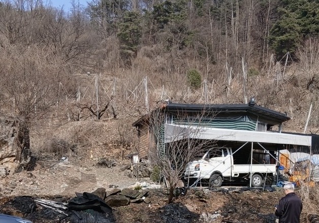 괴산서 용접 불꽃 산으로 번져…진화 나선 60대 2도 화상