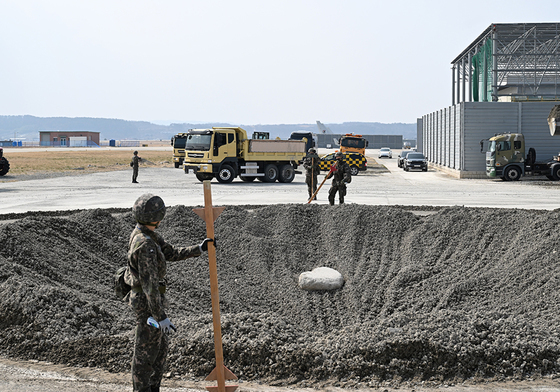 해군항공사령부, 포항경주공항서 FS연습…활주로 복구 작전 수행