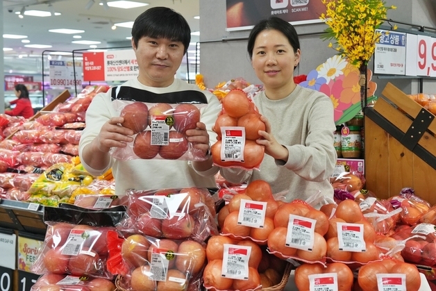 "이상기후 뚫고 신선도 유지"…롯데마트, '기체제어' 저장 사과 출하
