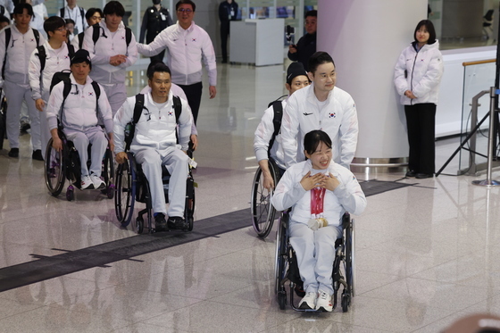 '역대 최대 성과' 패럴림픽 선수단 귀국