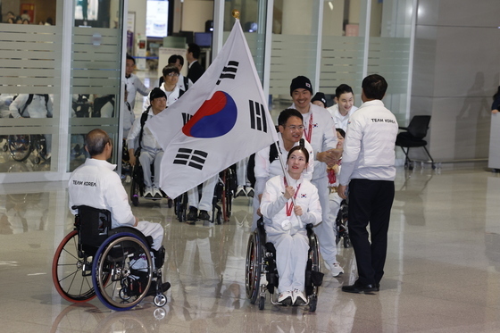 '역대 최고 성적' 한국 선수단, 금의환향 [패럴림픽]