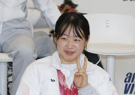 김윤지, '메달 5개' 신화 쓰고 귀국