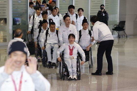 동계패럴림픽 선수단, 새 역사 쓰고 귀국