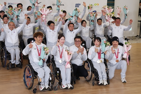 새 역사 쓰고 금의환향한 동계패럴림픽 선수단