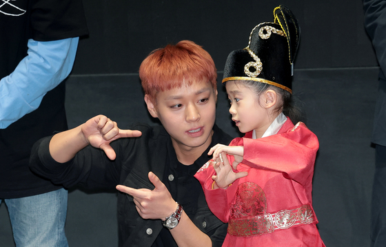 박지훈, 어린이 팬과 '내 마음 속의 저장'