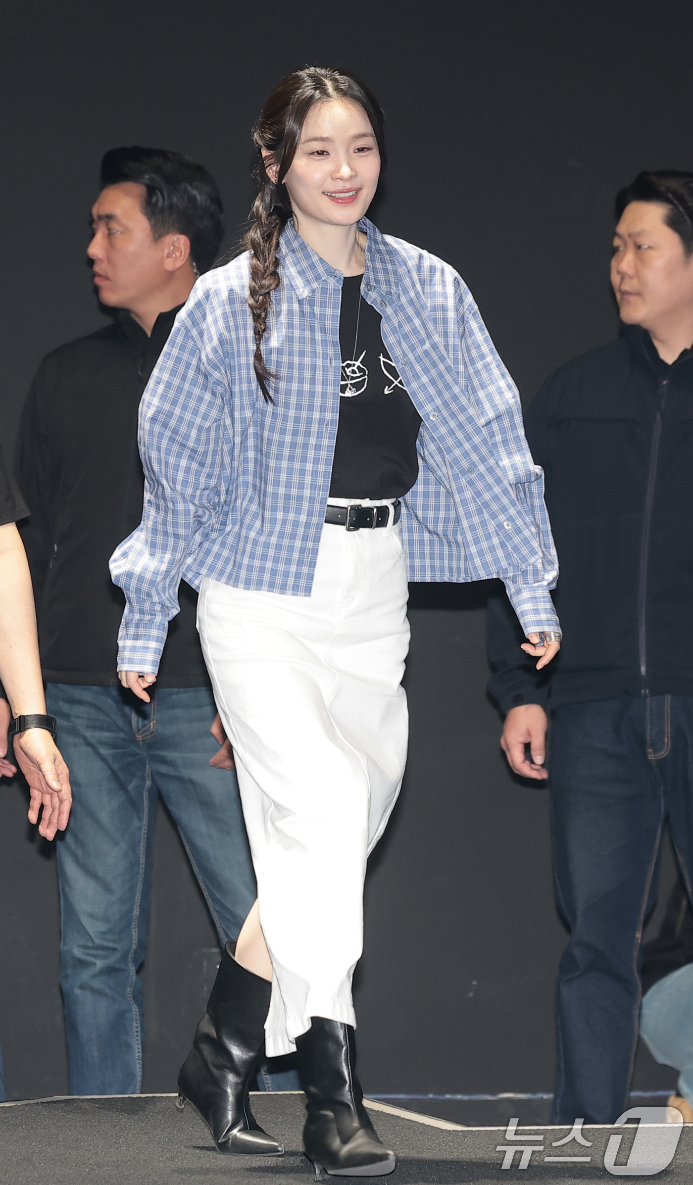 (서울=뉴스1) 권현진 기자 = 영화 '왕과 사는 남자'의 전미도가 17일 서울 강남구 코엑스 메가박스에서 1,300만 관객 돌파를 기념해 열린 무대 인사에 참석하고 있다. 202 …