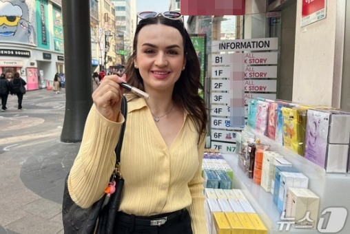 "BTS 공연 보고 K-뷰티 사러 왔어요"…명동은 지금 '보랏빛' 특수 [르포]