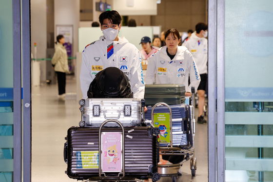 입국하는 황대헌