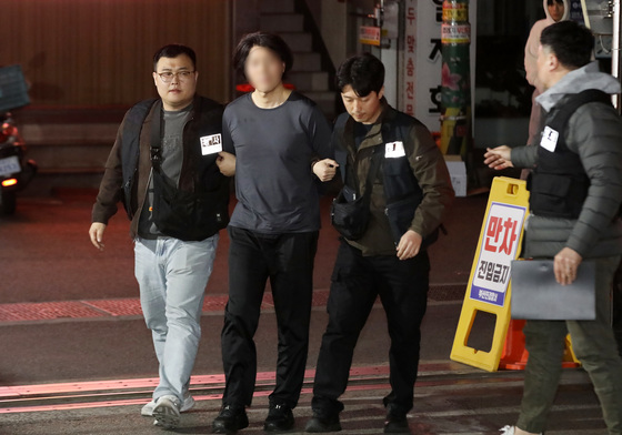 울산서 검거된 항공사 기장 살해 피의자, 부산진경찰서 압송