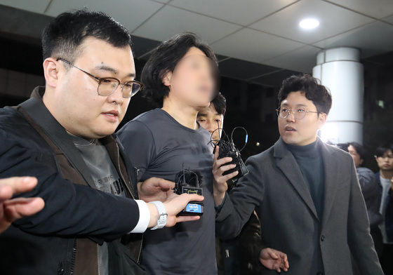 부산 항공사 기장 살해 피의자, 부산진경찰서로 압송