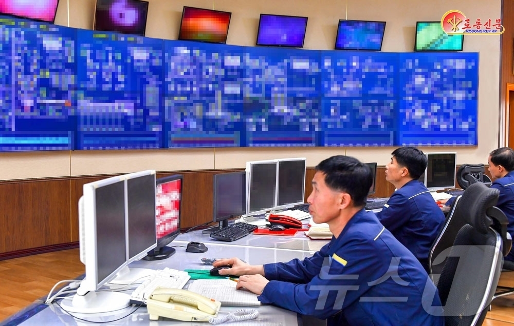 (평양 노동신문=뉴스1) = 북한 노동당 기관지 노동신문은 18일 "조국과 혁명의 부름앞에 언제나 충실해 온 상원노동계급이 계속혁신의 한길로 내달린다"라고 보도했다. 상원엔 북한 …