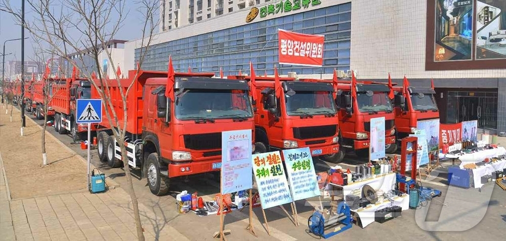 (평양 노동신문=뉴스1) = 북한 노동당 기관지 노동신문은 18일 "화성지구를 정치, 경제, 문화적 기능을 완벽하게 갖춘 행정구역의 표본으로 전변시키려는 당 중앙의 웅대한 수도 건 …