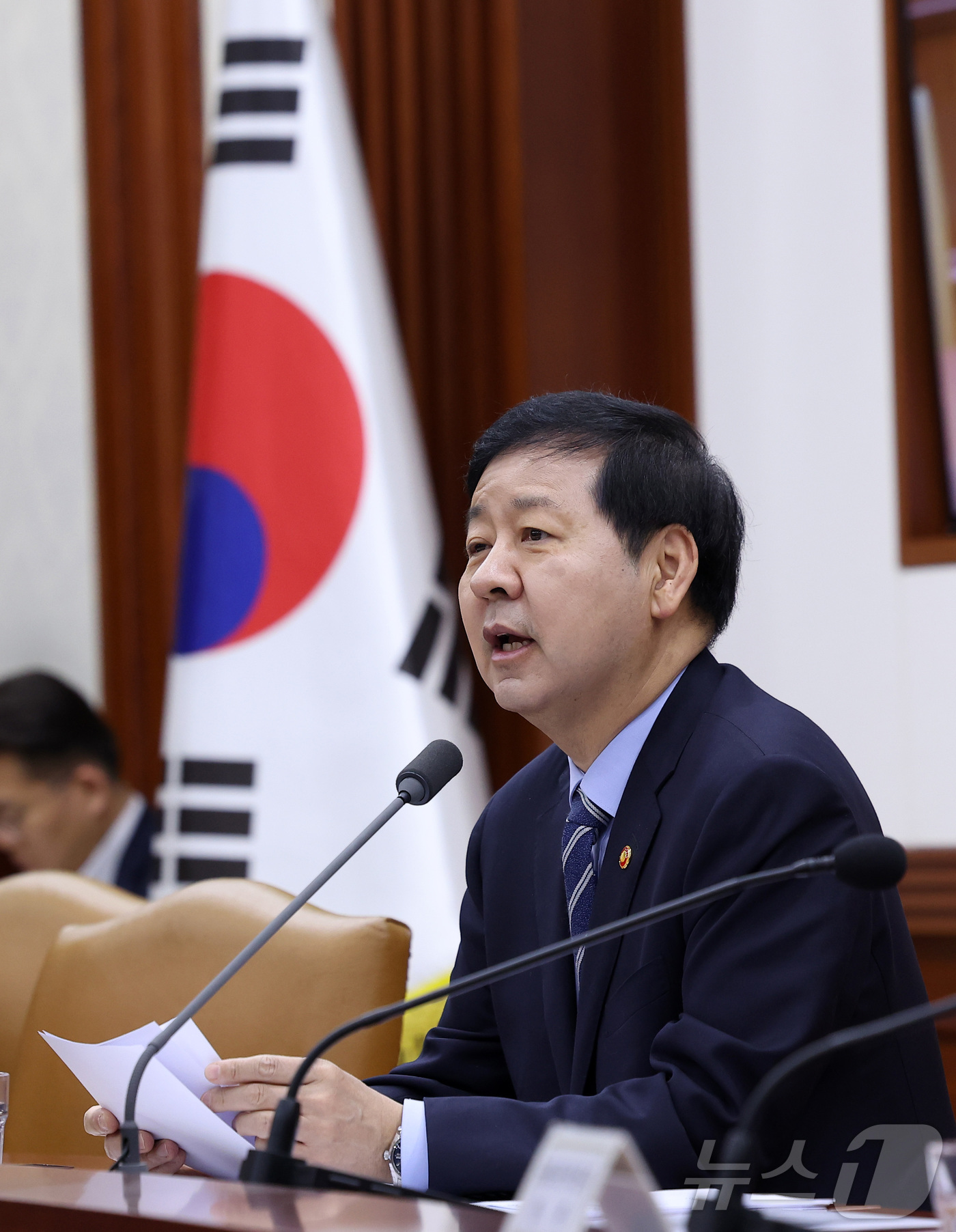 (서울=뉴스1) 김성진 기자 = 구윤철 경제부총리 겸 재정경제부 장관이 18일 서울 종로구 정부서울청사에서 열린 비상경제장관회의 겸 공급망안전위원회, 대외경제장관회의에서 모두발언을 …