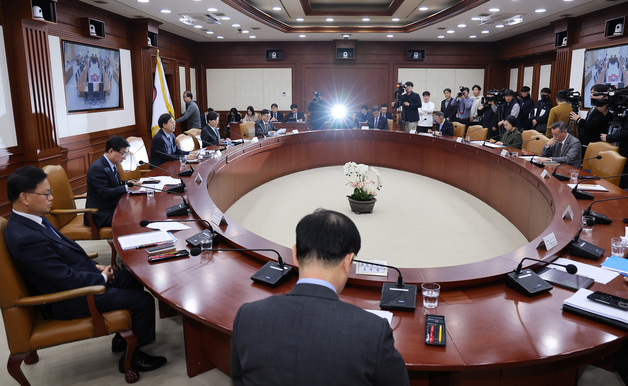 구윤철 부총리, 비상경제장관회의 겸 공급망안전위원회 주재